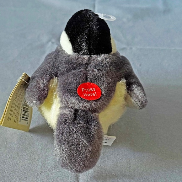 SINGING BIRD, PLAYS REAL BIRD CALLS, BLACK-CAPPED CHICKADEE, 6 L x 4 ½ W x 4 ¾ H - Picture 4 of 13